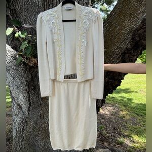 2PC.Vtg.St John Elegant Chic knit suit with beaded jacket and midi skit.Size 10
